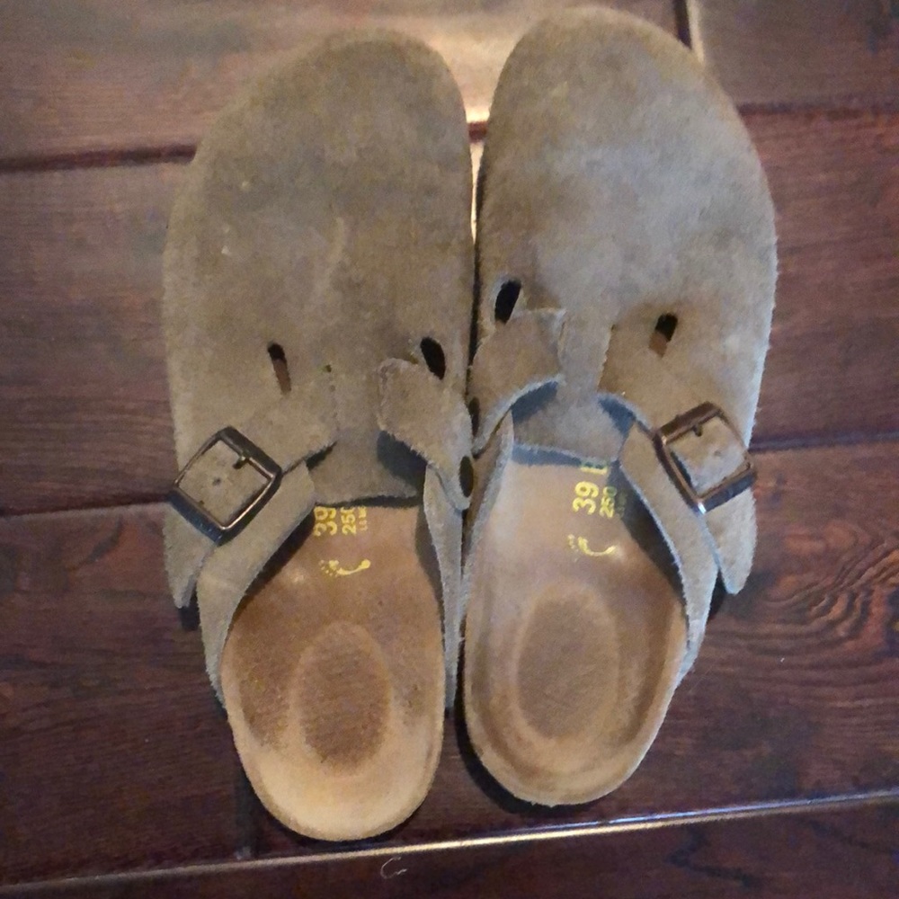 Authentic Birkenstock. Tan. 39. Woman’s 8.5-9